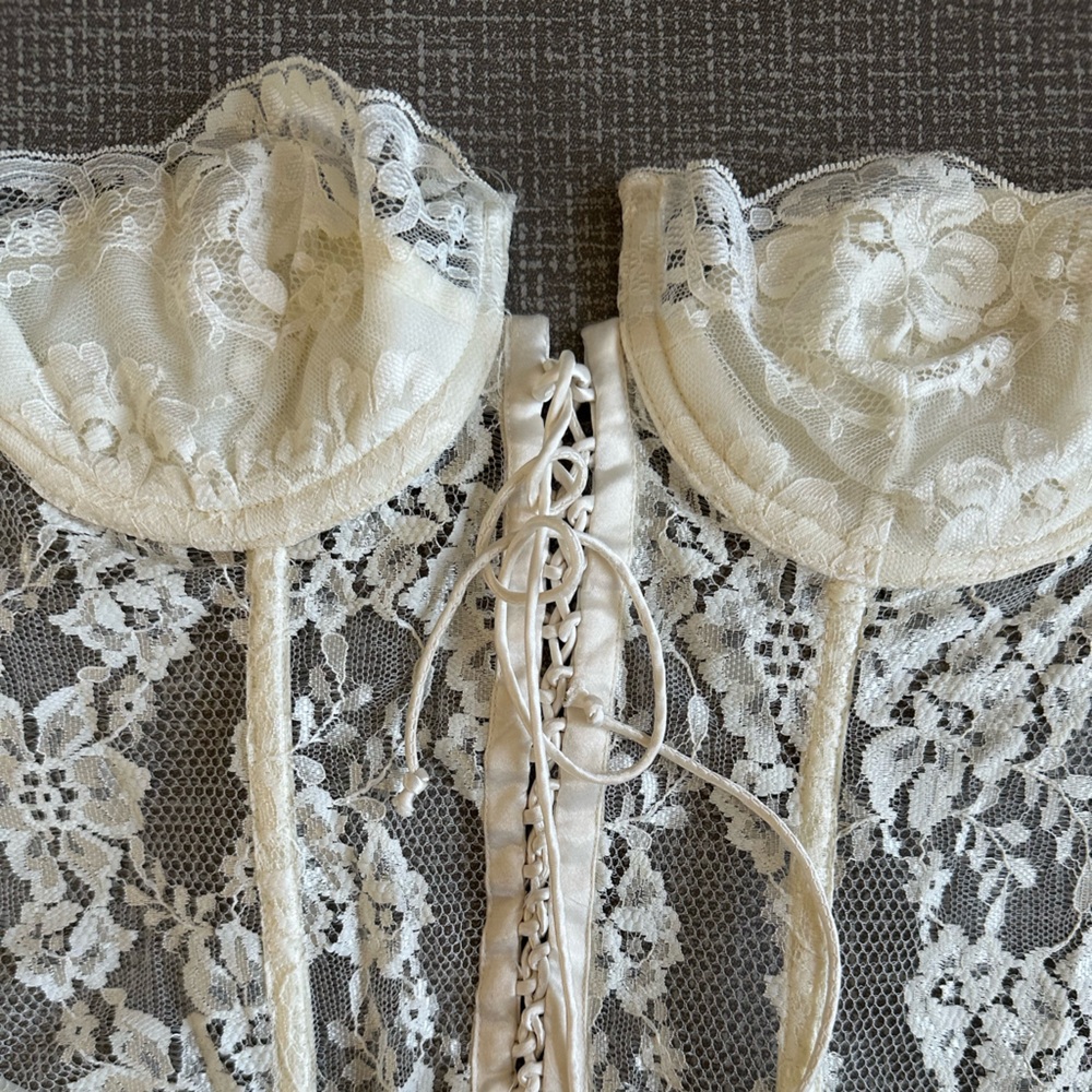 Victoria’s Secret Bustier Corset 36C White Sexy Lace Lingerie Busty Boned Bridal - Picture 6 of 14